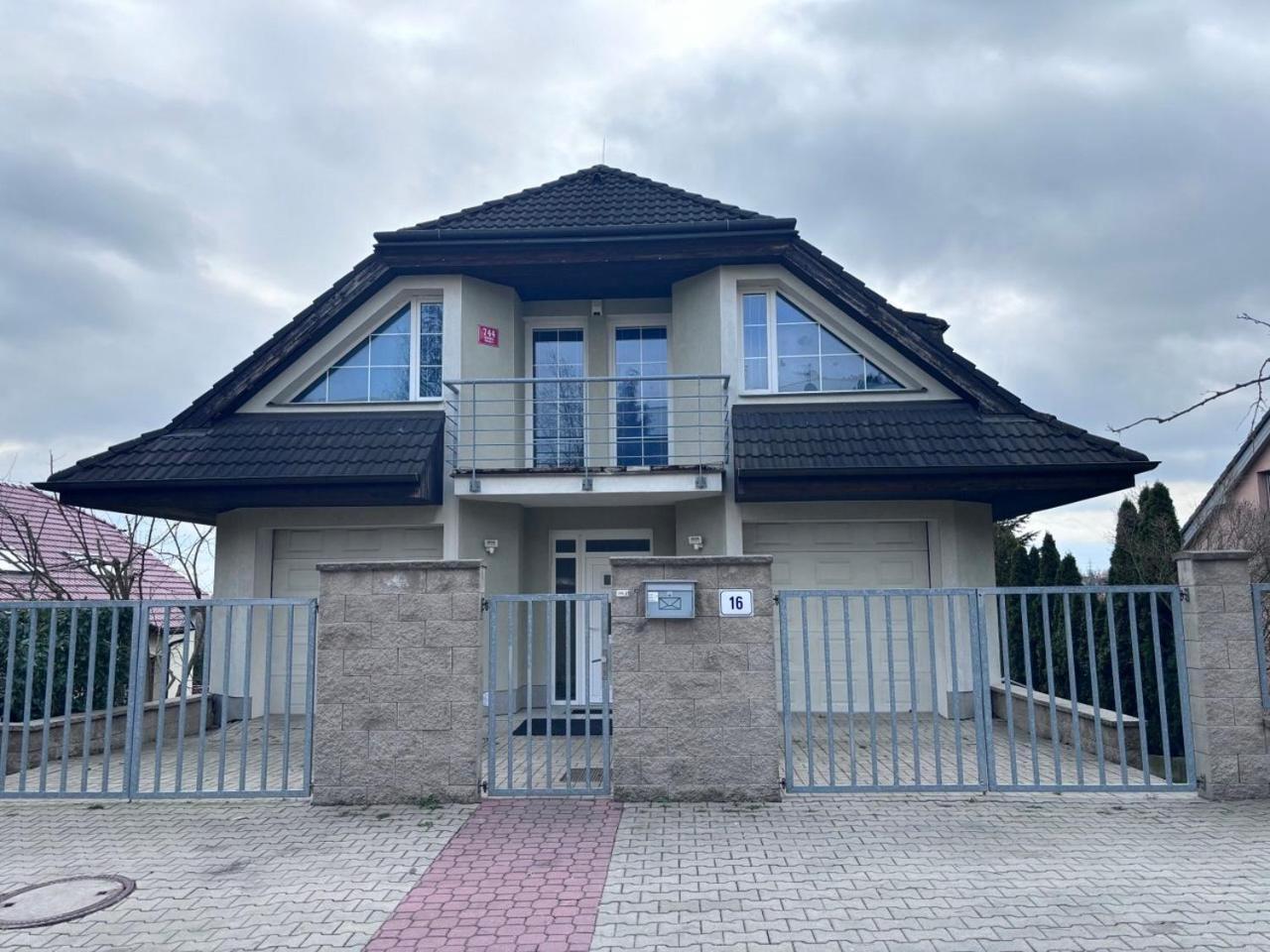 Diamondvilla, 4 Bedroom Apartment, Garden & 布拉格
