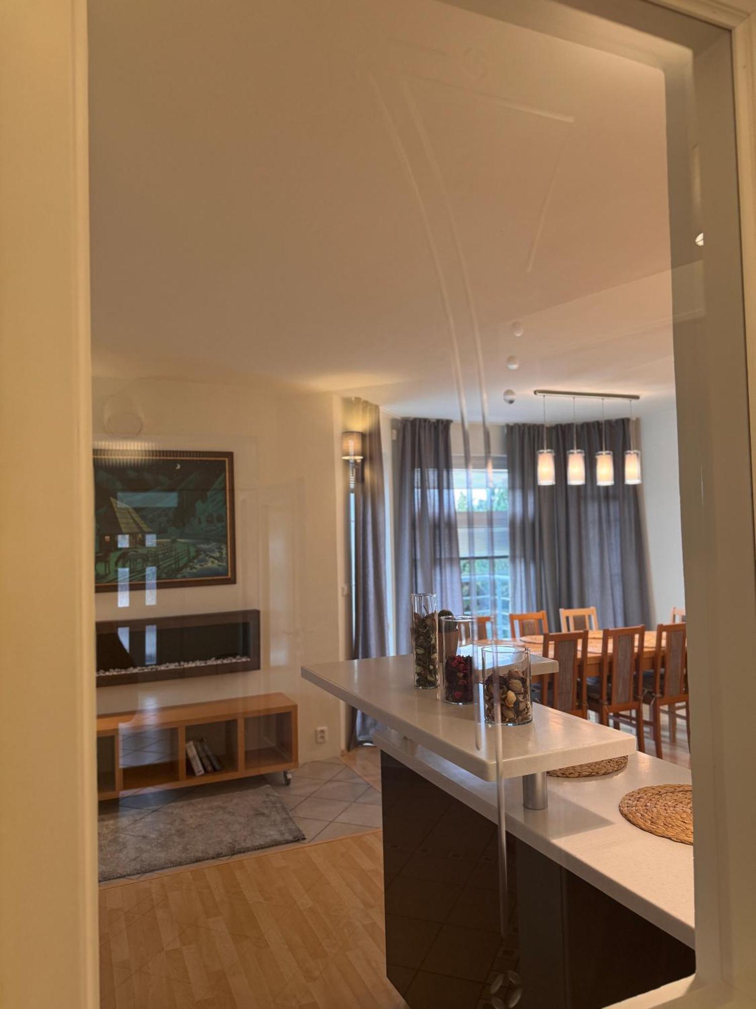 Apartament Diamondvilla, 4 Bedroom Apartment, Garden & *