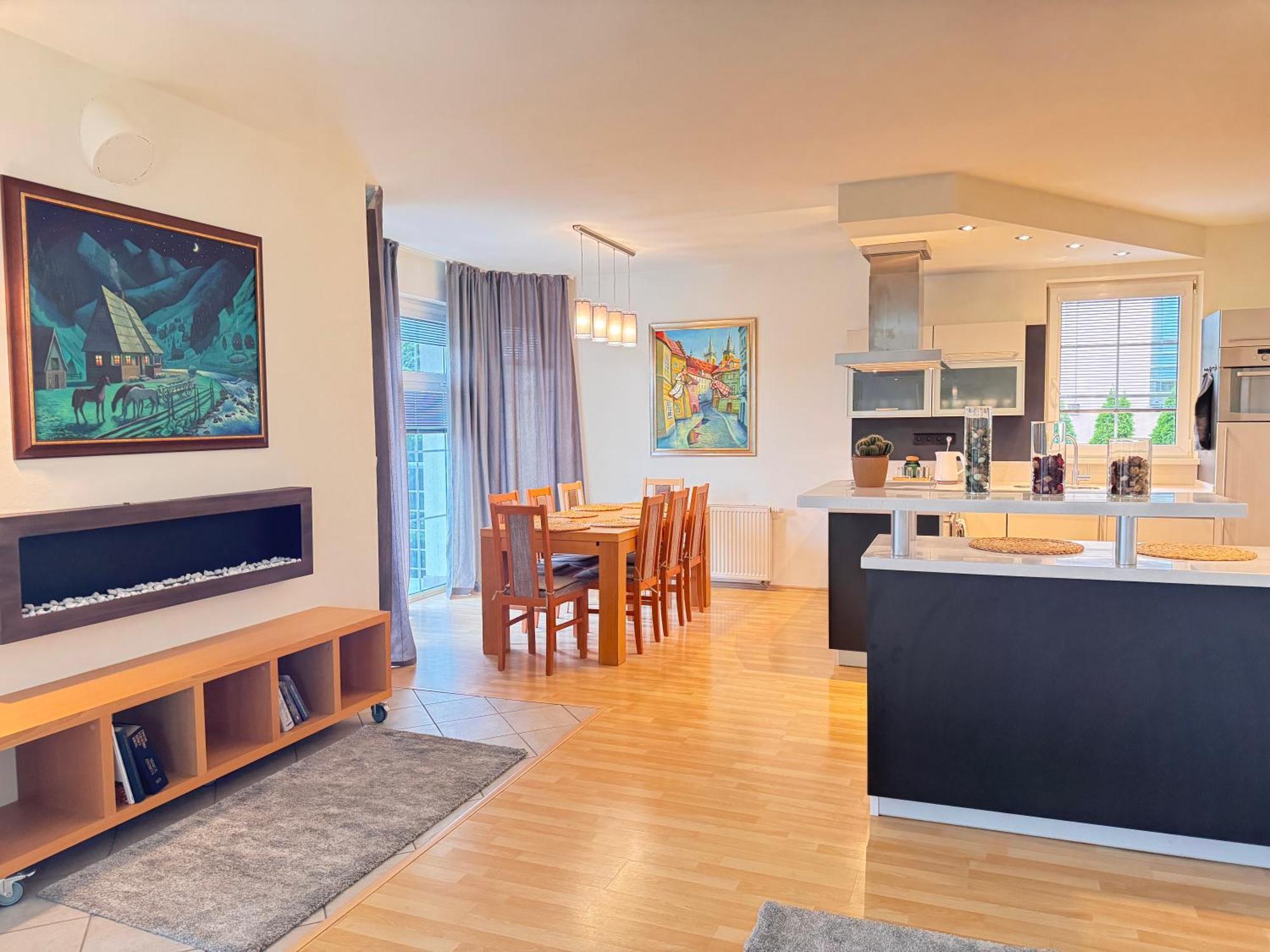 Apartament Diamondvilla, 4 Bedroom Apartment, Garden & *