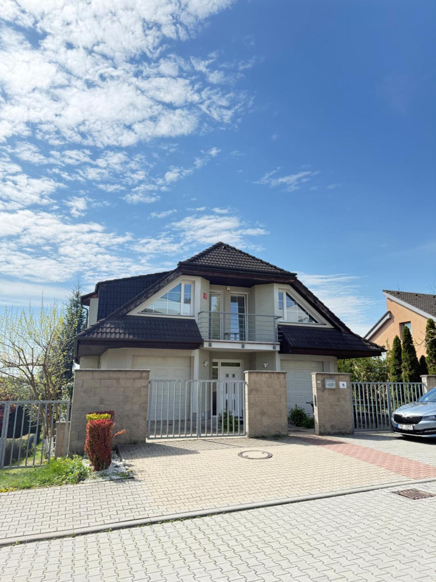 Diamondvilla, 4 Bedroom Apartment, Garden & Praga
