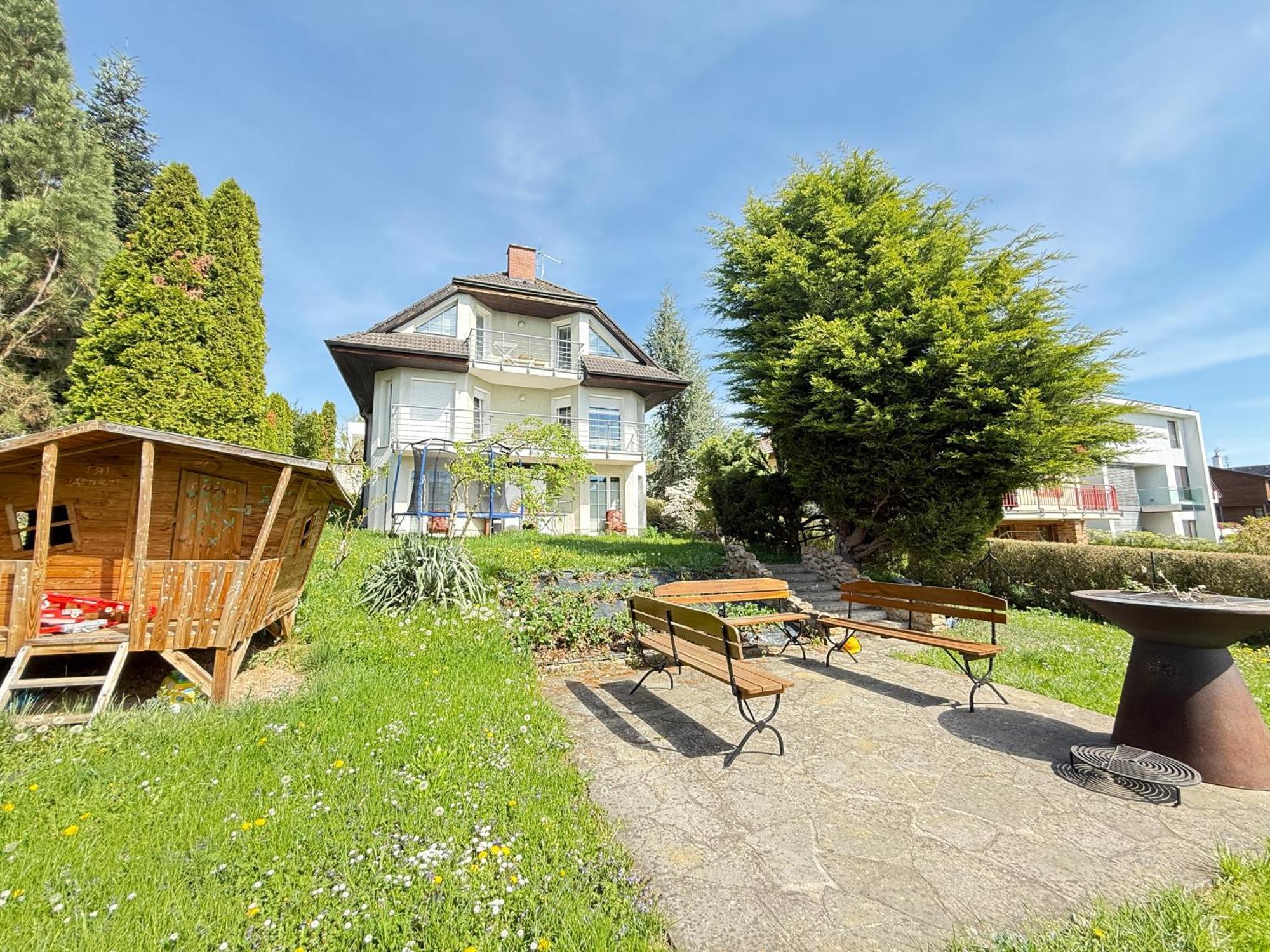 Diamondvilla, 4 Bedroom Apartment, Garden & Praga