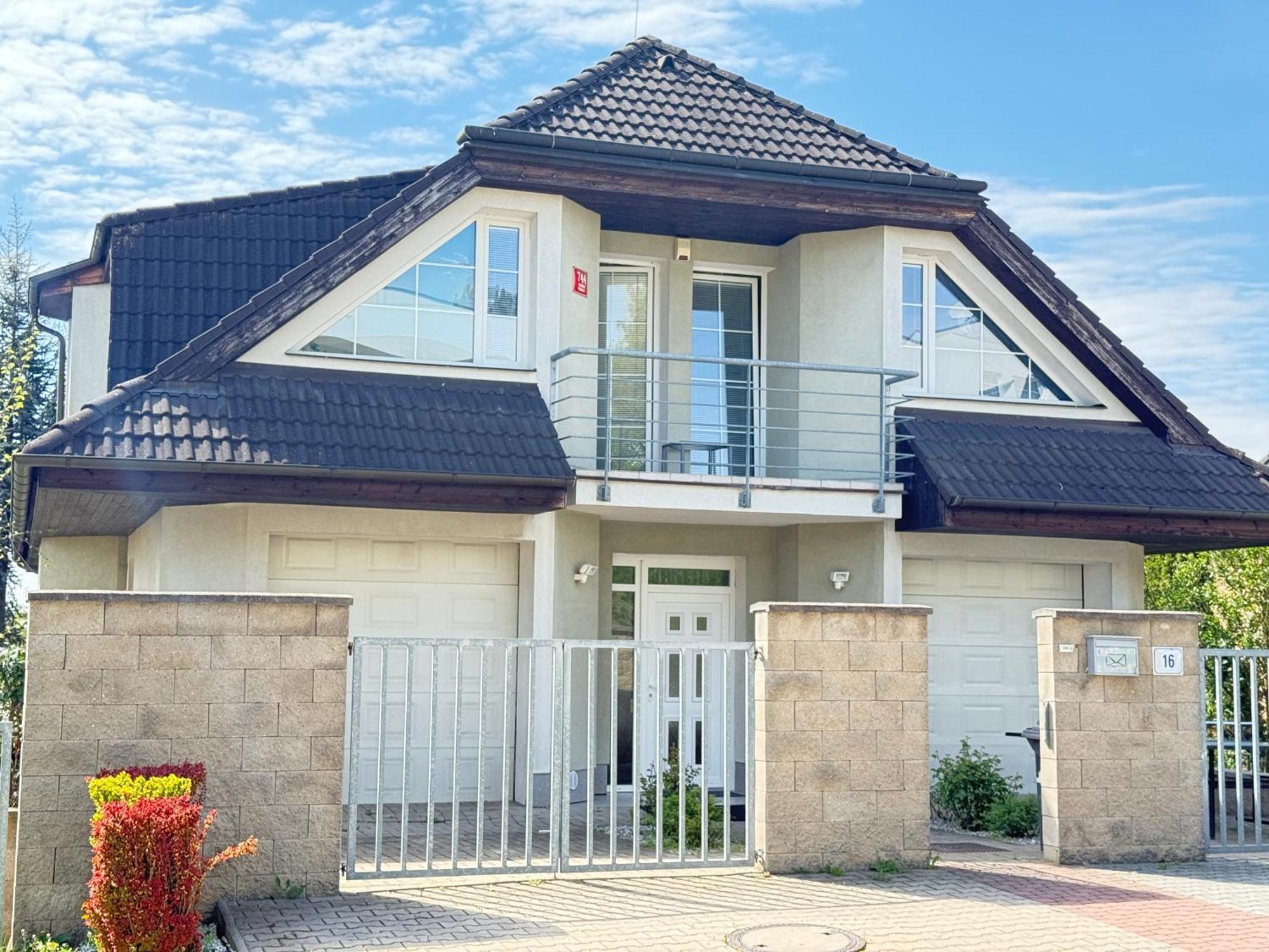 Diamondvilla, 4 Bedroom Apartment, Garden & Apartment Prague
