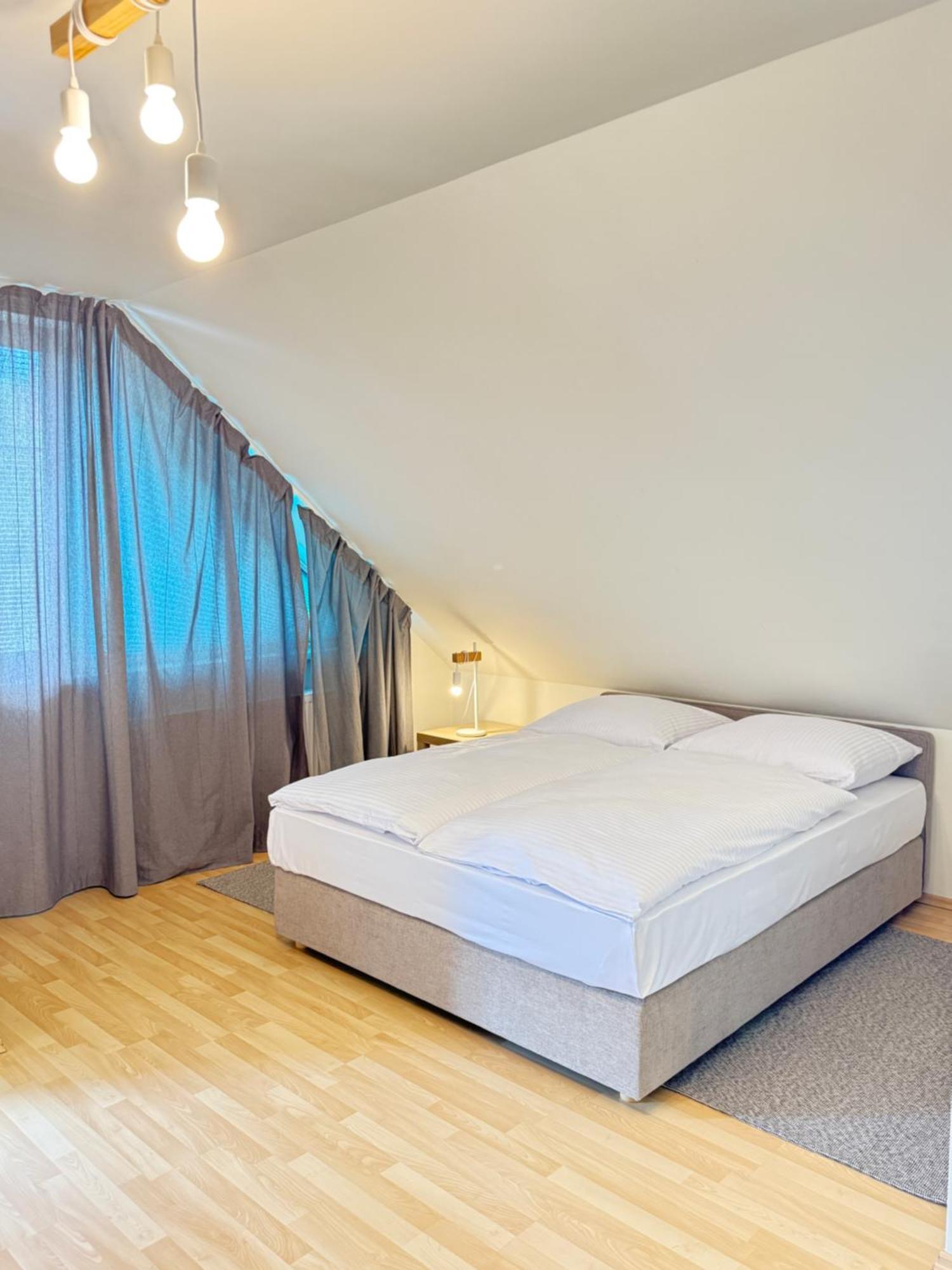 Diamondvilla, 4 Bedroom Apartment, Garden & Apartment *