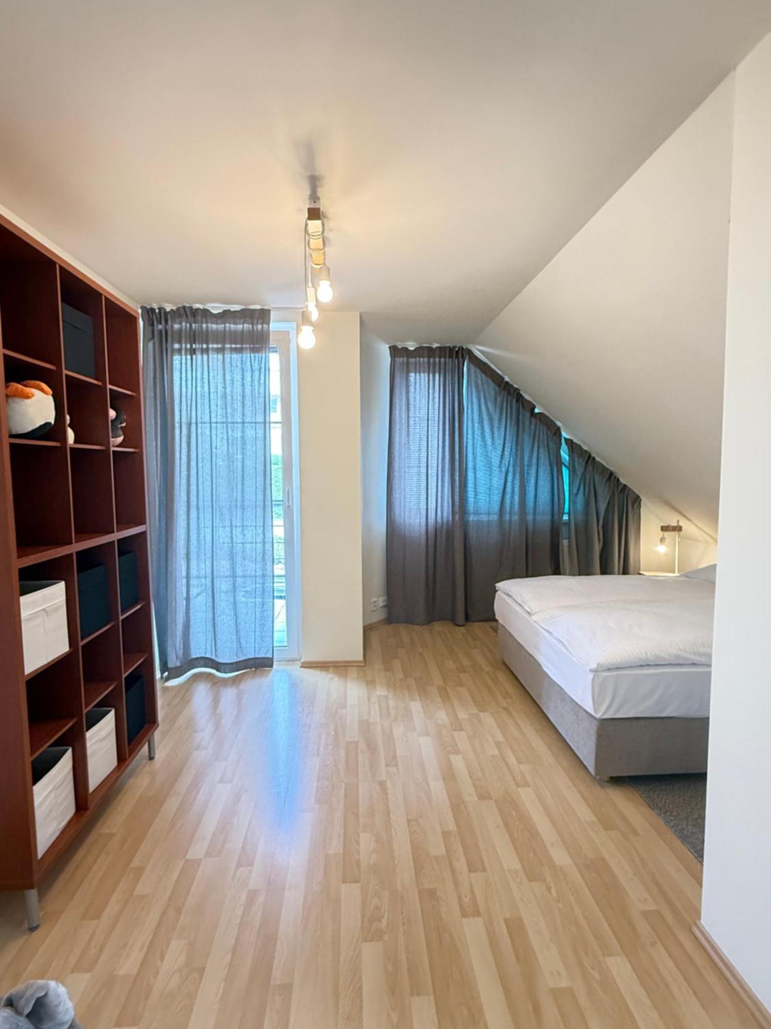 Diamondvilla, 4 Bedroom Apartment, Garden & Apartment Prag